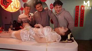 Chinese orgy club bangs during new year!