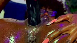 my ebony pussy creams up quick from close-up vibrator play and squirting