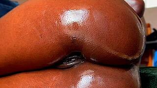 my ebony pussy creams up quick from close-up vibrator play and squirting