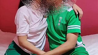 soy la colegiala de 18 virgen follada por mi compa en casa con uniforme