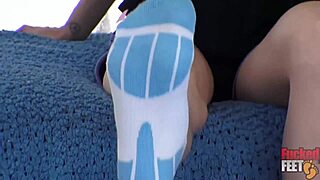 philly jhon gets her socks licked by jeanie marie sullivan foot fetish