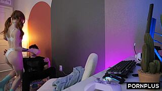 Gamer Girl Sucks Boyfriend's Big Cock Live