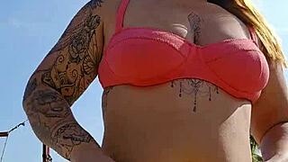 estou na praia gravando e provocando os machos safados