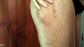 Hot teen twerks her ass before getting fucked solo style