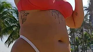 estou na praia gravando e provocando os machos safados