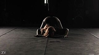 Hot teen twerks her ass before getting fucked solo style