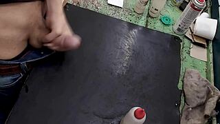 i'm masturbating on my workbench at work