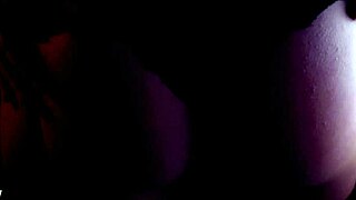 Hot teen twerks her ass before getting fucked solo style
