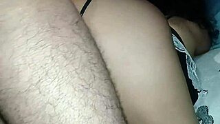 Esposo infiel coge a mucama culona en nuestro cuarto vídeo