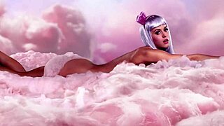 damn katy perry looks so sexy barefoot and naked