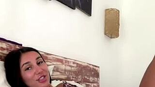 tango queen shakes her big ass on webcam