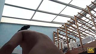 😏 hottie cheats on bf for cash blowjob! 💦