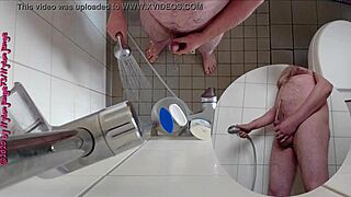 Geiles Pissen in der Dusche Toes and Fetish Fun!