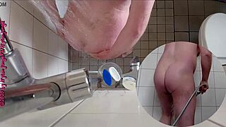 Geiles Pissen in der Dusche Toes and Fetish Fun!