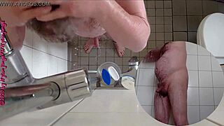 Geiles Pissen in der Dusche Toes and Fetish Fun!