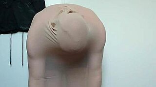 Carmen Nylonjunge stretches nylons over full fetish body