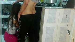 Esposa Enfurecida Mira Amigo Follarla Doggystyle y Cowgirl