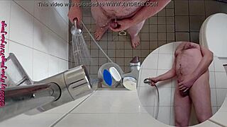 Geiles Pissen in der Dusche Toes and Fetish Fun!