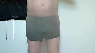 Carmen Nylonjunge stretches nylons over full fetish body
