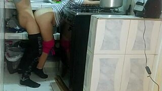 Esposa Enfurecida Mira Amigo Follarla Doggystyle y Cowgirl