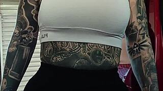 Watch This HOT MILF's BIG ASS Booty SHAKE At The GYM!