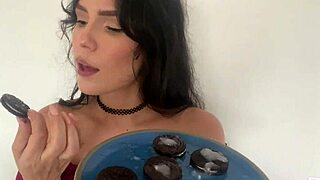 Hermanastro, help rub cream on my juicy curves before deepthroat fun