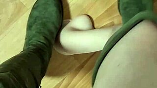 wanna fist elza kom's curvy ass in heels and cage?