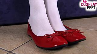 Nurse, do your white stockings feet and toes turn you on?