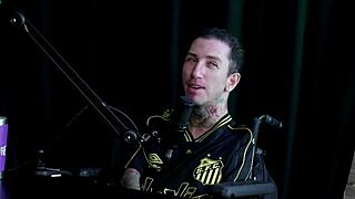 Gabriel Olhar Sob Rodas Gets Cinema Blowjob Red Sheer Tease