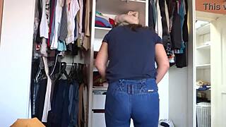 mature latina flashes hairy pussy in jeans for voyeurs