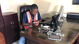 italian bbw girlfriend trades phone repair for fat ass pussy pounding on homemade vid