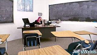 Chubby tutor Sara Star craves huge BBC!