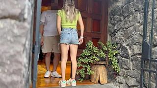 voy a casa de mi novio pero termino cabalgando verga de suegro