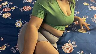 Desi aunty squirting fun fingering masti 😍💦 pela peli!