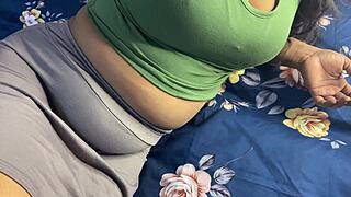 Desi aunty squirting fun fingering masti 😍💦 pela peli!