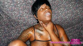 hood chick with thick ass gets fucked hard by muscular dude 😈 big black cock deep