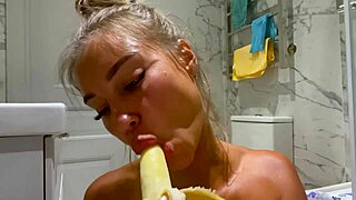 Blonde Milf Monika Foxxx Bananas Her Shaved Pussy Till Squirting Mess