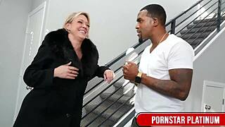 DEE WILLIAMS SUCKS ROME MAJORS' ASS WITH BLONDE MILF HUNGER