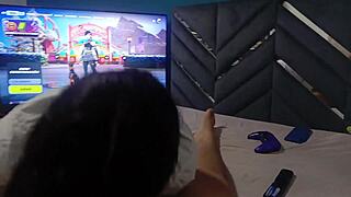 dame ricos sentones mientras juego fortnite en playstation 5