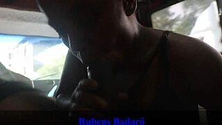 quer ver o pauzudo arrombar a buceta da latina anzinha no motorhome em movimento?