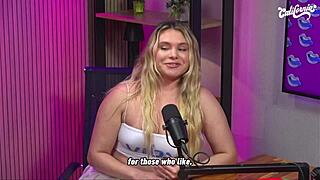 Loira Gostosa Gives Erotic Masturbation Show