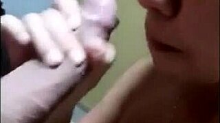 moreninha casada caiu de boca pro amigo do corno e deu gostoso na cama