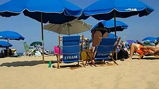 hidden cam catches bikini slut's ass at beach