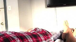 babe this early morning handjob wakes my cock perfectly