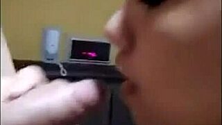 moreninha casada caiu de boca pro amigo do corno e deu gostoso na cama