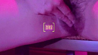 Hey, she's masturbating right at the bar table... full vid!