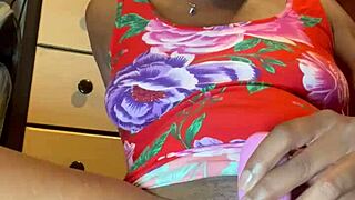 Hey solo ebony squirts pussy toys joi 😍💦