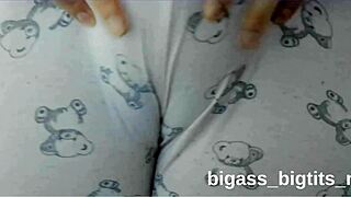 CAMELTOE PUSSY PEEK IN PAJAMAS FROM CURVY BBW SOLO!