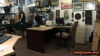 Amateur bitch pawns her pussy and banged by pawn dude