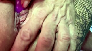Milf babysitter masturbates squirts and enjoys